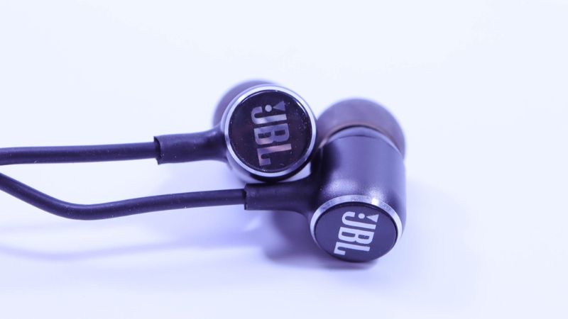 Tai nghe JBL nhỏ gọn, tiện lợi