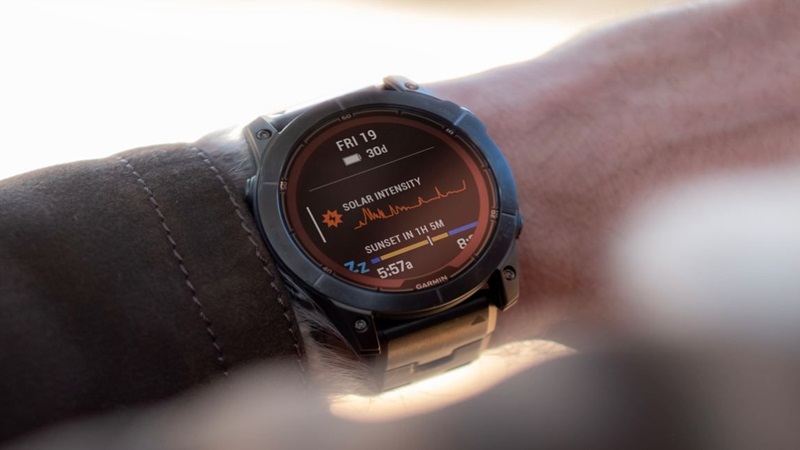 Thiết kế và hiển thị giữa Garmin Fenix 7 và Fenix 6 có nhiều điểm tương đồng