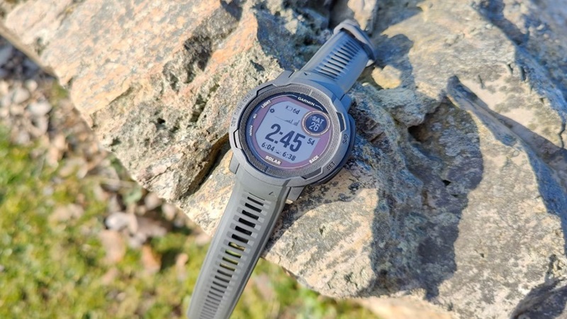 Garmin Instinct Standard có thiết kế thoải mái linh hoạt